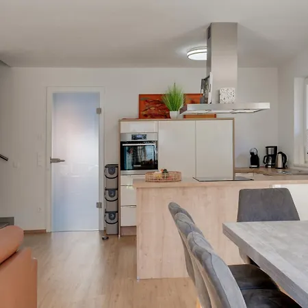 In Near Area, Cleaning Included * Niedernsill